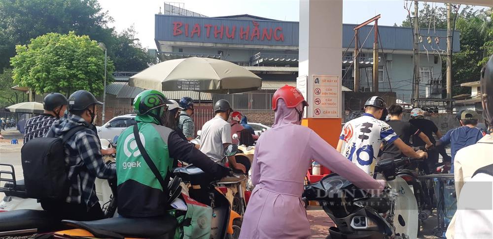 Nhiều cây xăng dùng mọi chiêu trò bán nhỏ giọt, đóng cửa giờ cao điểm-7