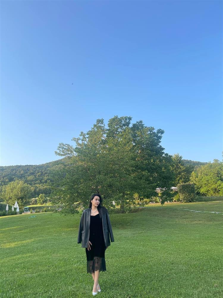 Lưu Hương Giang thường xuyên đăng ảnh một mình-7