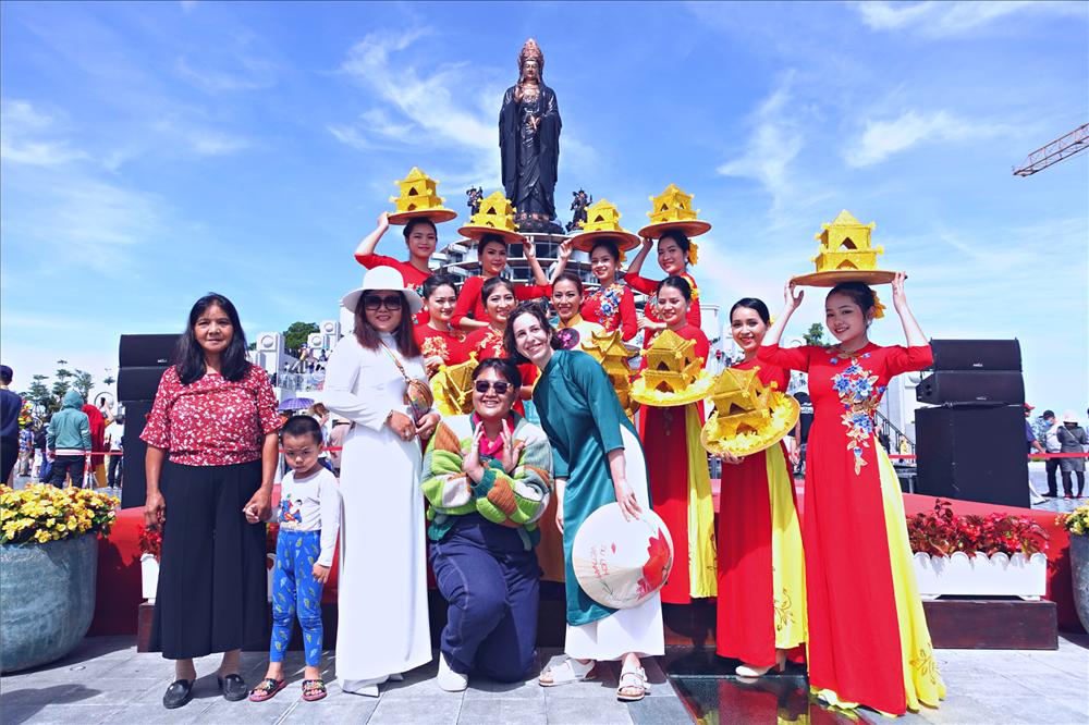 Hội trăng rằm Vân Sơn đặc sắc trên đỉnh Núi Bà Đen-4