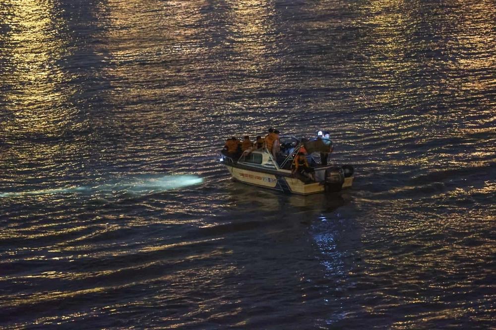 Vì sao cặp tình nhân trẻ măng chọn nhảy cầu Long Biên tự sát?-1