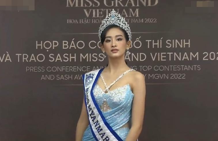 Hải Triều kêu cứu khi dẫn Miss Grand Vietnam vì tiếng Anh dở ẹc-4