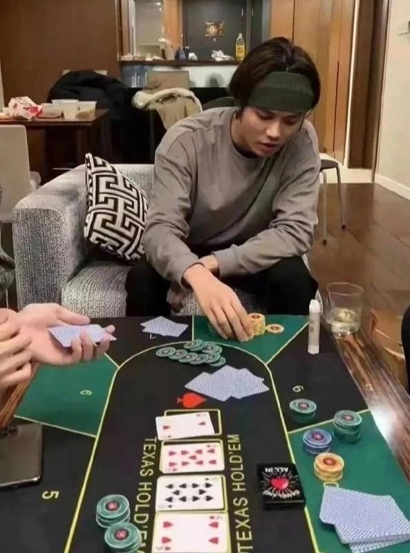 Thành Long và các nghệ sĩ Trung Quốc lao đao vì nghiện cờ bạc-3