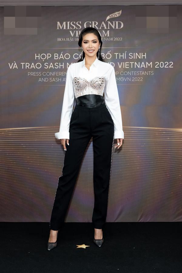 Thùy Tiên bị Hải Triều, Ngọc Phước làm khó ngay trên thảm đỏ-10