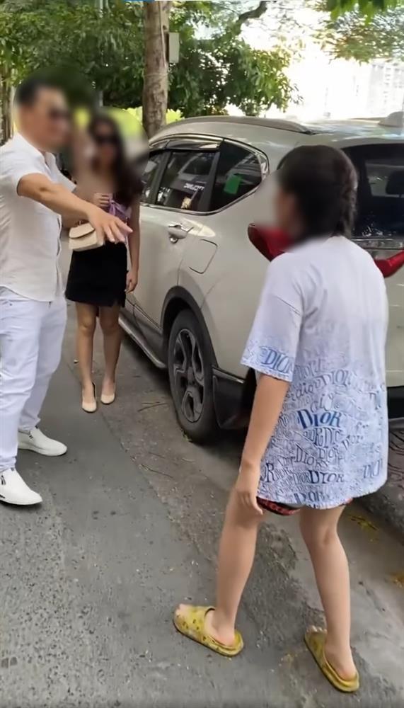 Bố ngoại tình với người bằng tuổi con gái bị bắt quả tang tại trận-4