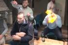 Team building kiểu nước Nga: Đổ rượu mạnh lên đầu rồi châm lửa