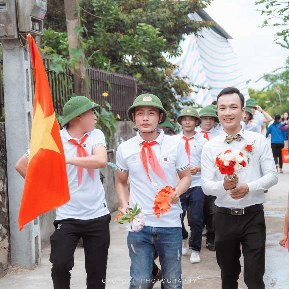 Đám cưới tại Nghệ An, nhà trai đội mũ cối tới chúc mừng-2