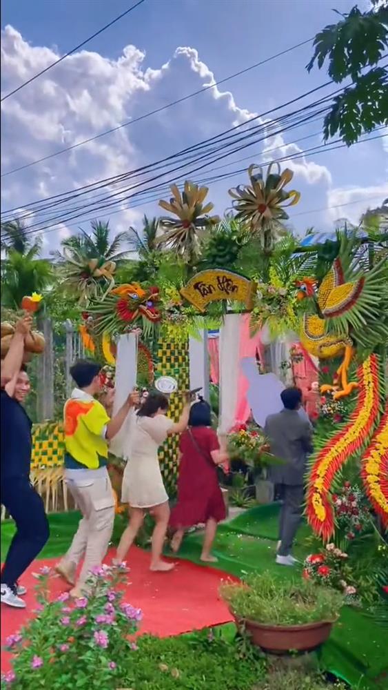 Đám cưới tại Nghệ An, nhà trai đội mũ cối tới chúc mừng-7