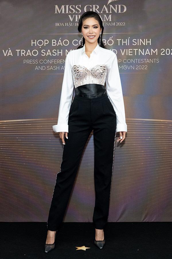Minh Tú mất điểm trên thảm đỏ Miss Grand Vietnam 2022-1