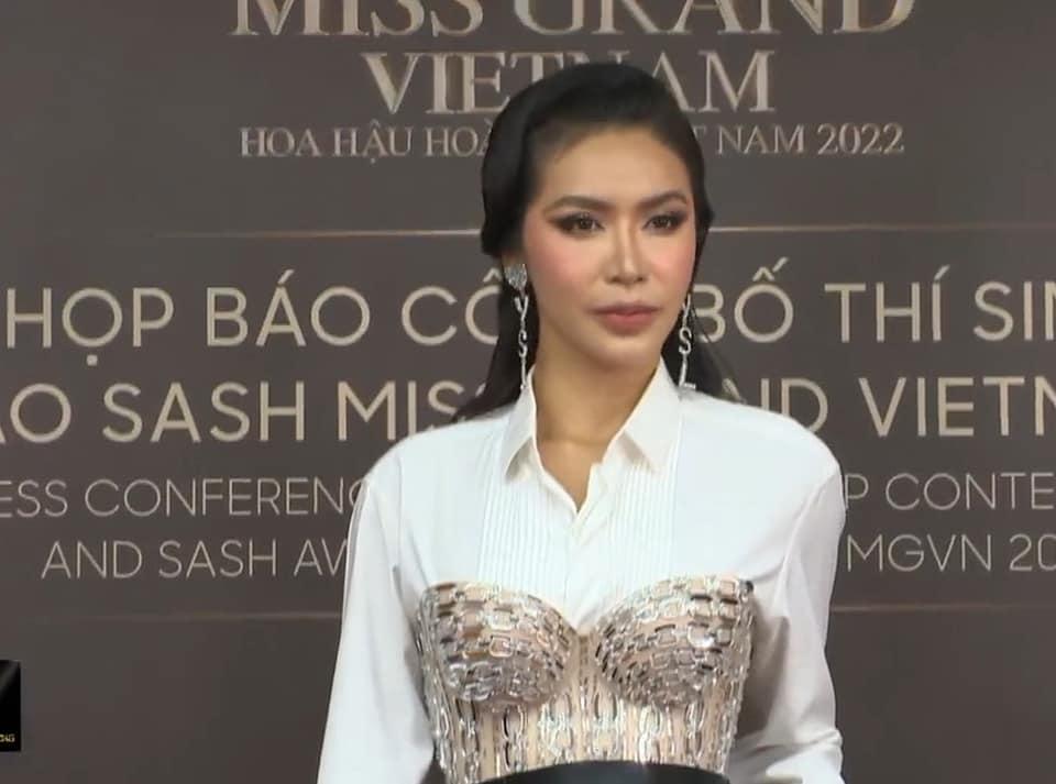 Minh Tú mất điểm trên thảm đỏ Miss Grand Vietnam 2022-2