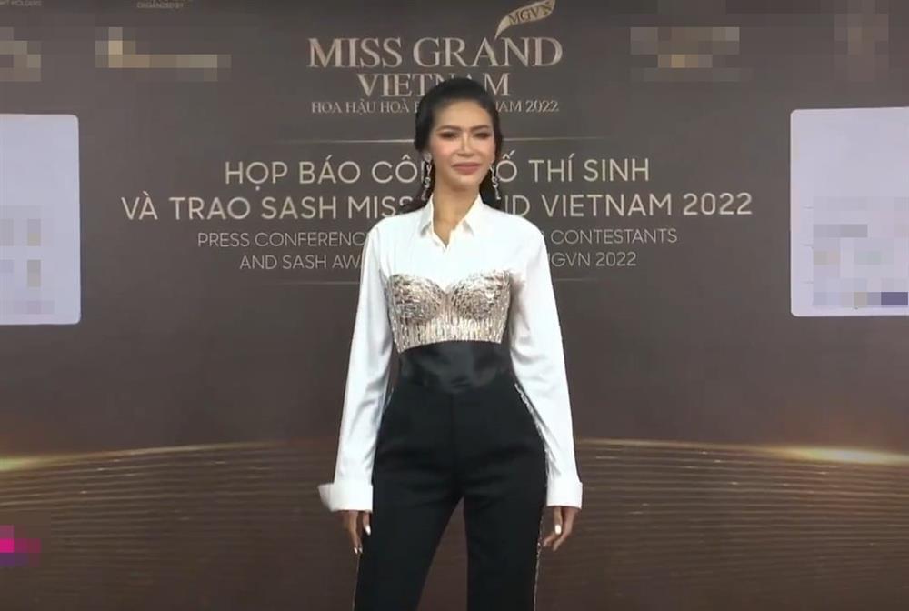 Minh Tú mất điểm trên thảm đỏ Miss Grand Vietnam 2022-4