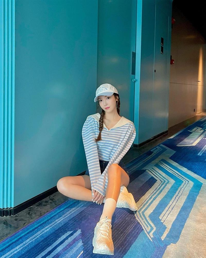 Mỹ nhân Hàn xuống phố mùa thu với mũ bóng chày cực ngầu-4