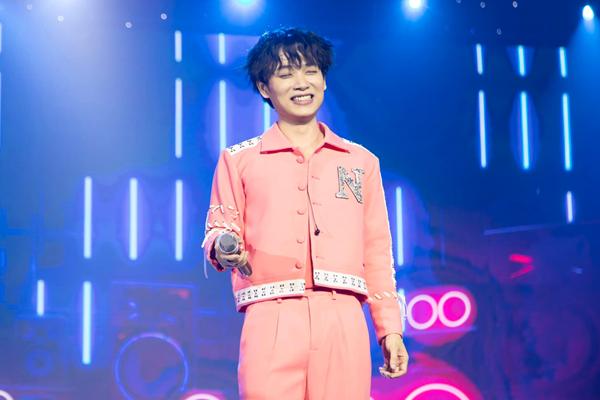 Bị fan yêu cầu cởi áo, Trúc Nhân xử lý cao tay-5