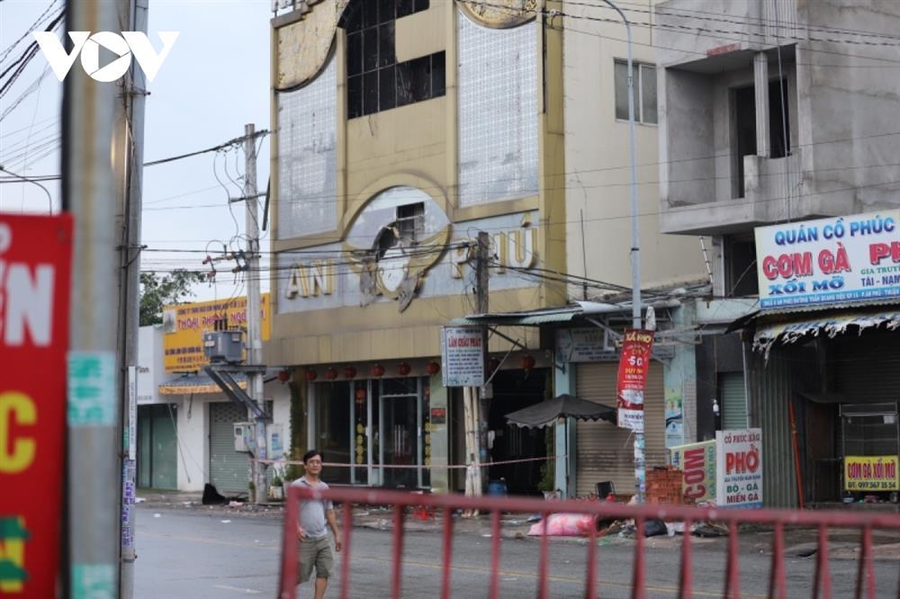 Cận cảnh hiện trường quán karaoke ở Bình Dương sau vụ cháy-3