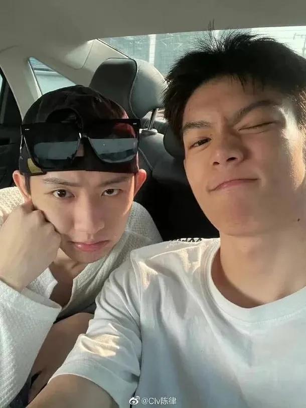 Thí sinh nam Sáng Tạo Doanh 2021 come out bạn trai influencer-3