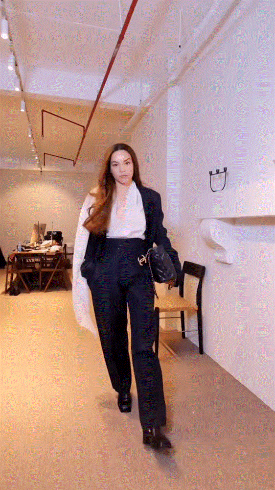 Hồ Ngọc Hà khoe trình mix 7 outfit nhung đen mà không hề già-1