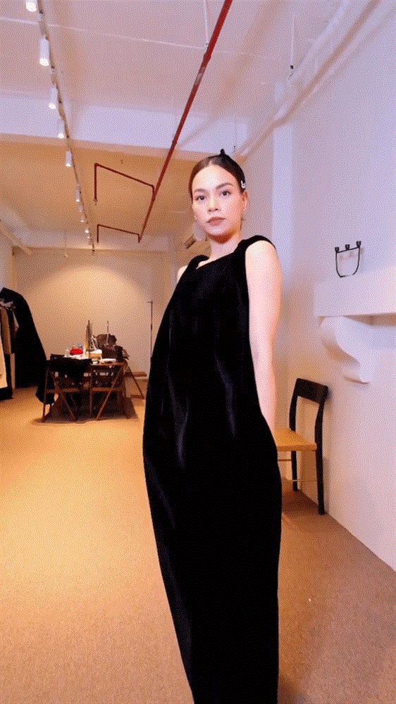 Hồ Ngọc Hà khoe trình mix 7 outfit nhung đen mà không hề già-4