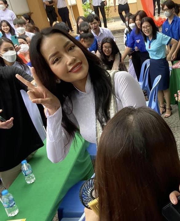 Ngọc Châu mặt mụn khuyết điểm - Hà Hồ makeup cực bén-2