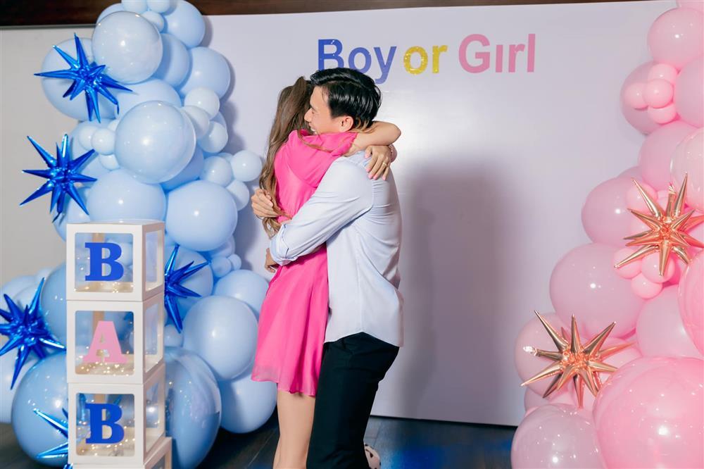 Hé lộ thời gian vợ Tây thủ môn Bùi Tiến Dũng sinh em bé-3