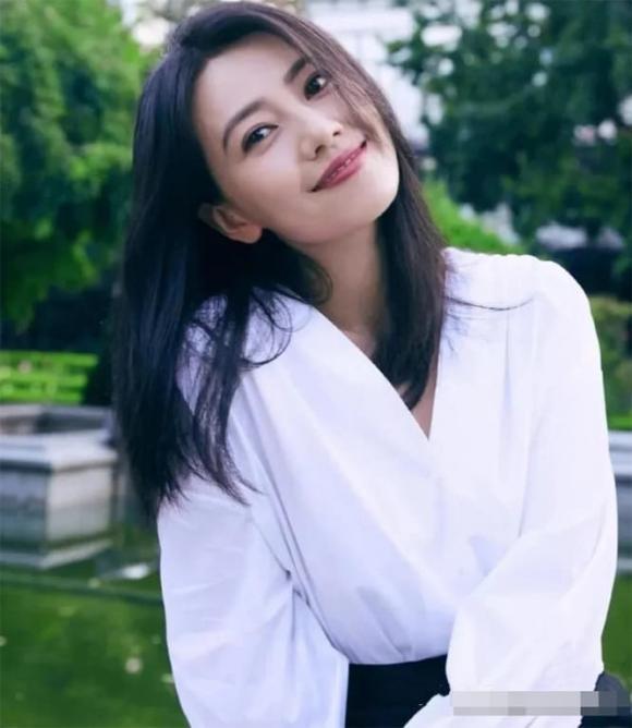 4 kiểu tóc ngang vai hack tuổi cho phụ nữ 50-1