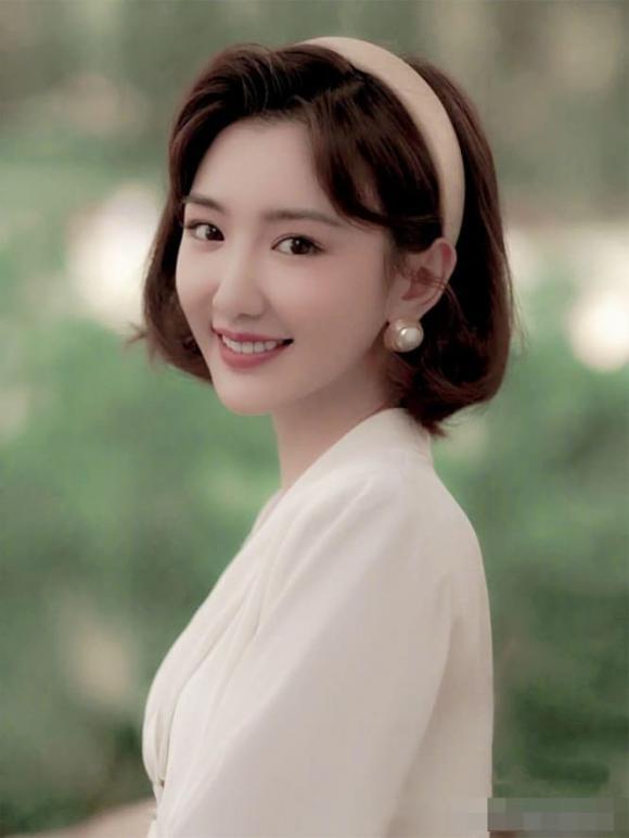 4 kiểu tóc ngang vai hack tuổi cho phụ nữ 50-3