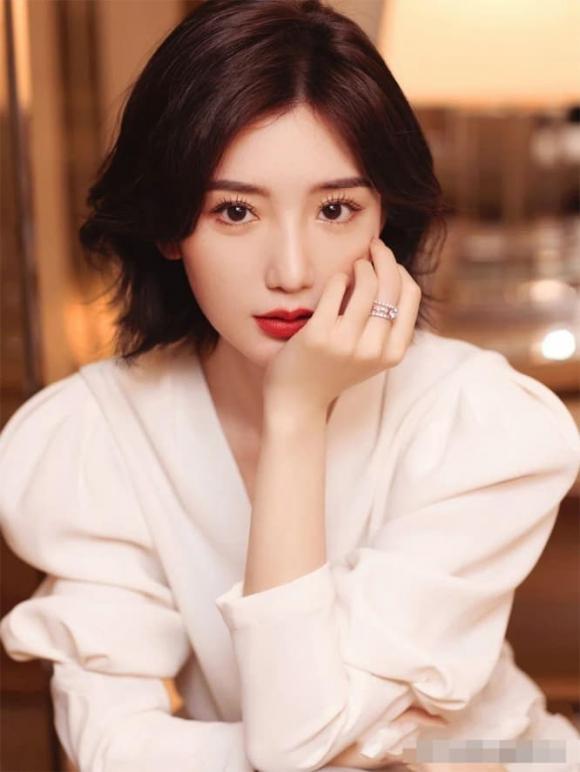 4 kiểu tóc ngang vai hack tuổi cho phụ nữ 50-5