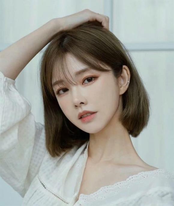 4 kiểu tóc ngang vai hack tuổi cho phụ nữ 50-7