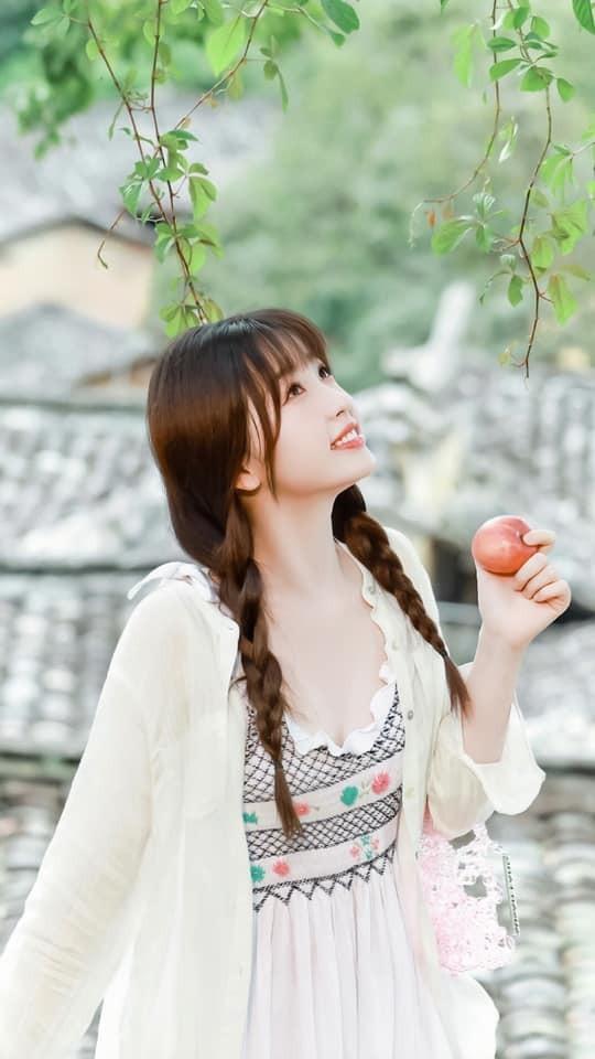 Ngu Thư Hân đi làm vì đam mê, tự bỏ tiền đầu tư trang phục-1