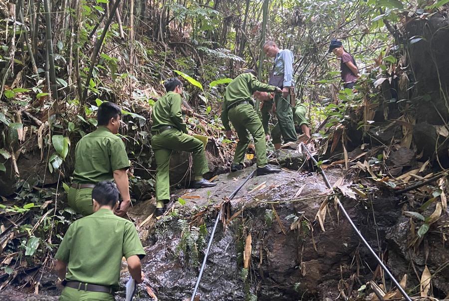 Đầu độc 4 nhà hàng xóm bằng thuốc diệt cỏ để trả thù-1