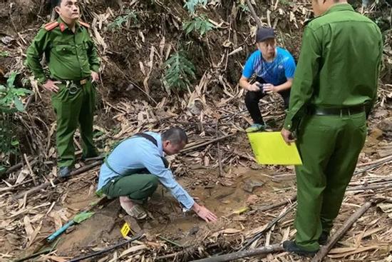 Đầu độc 4 nhà hàng xóm bằng thuốc diệt cỏ để trả thù