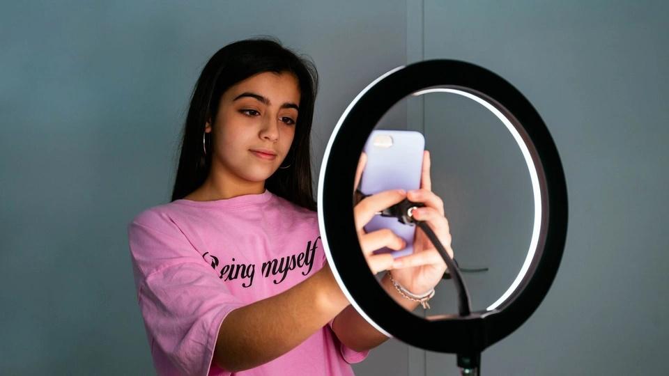 Trẻ em ảo tưởng làm KOL vì nghiện mạng xã hội-2