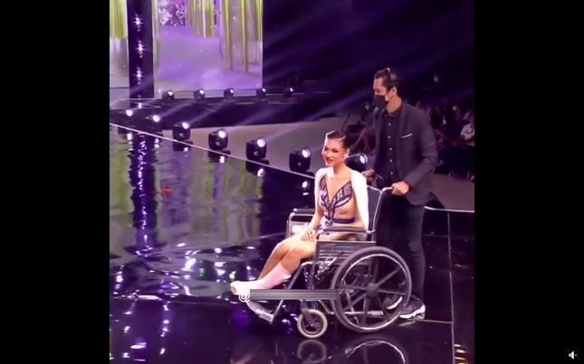 Thí sinh Miss Grand cấp tỉnh của Thái Lan ngồi xe lăn diễn dạ hội-2