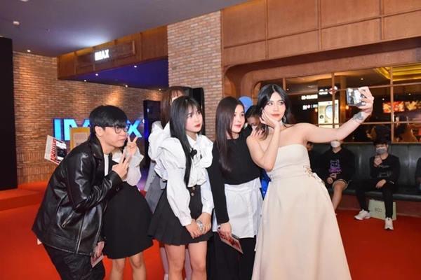 TikToker nhốn nháo PR ở thảm đỏ công chiếu, phim Việt vẫn thảm bại-1