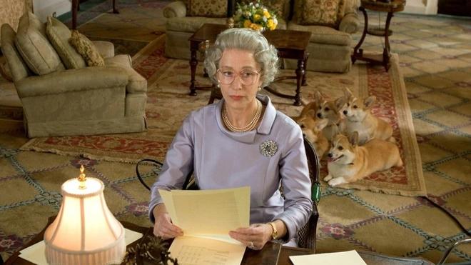 Nữ hoàng Elizabeth II trên màn ảnh: Có diễn viên vô cùng giống nguyên mẫu-3