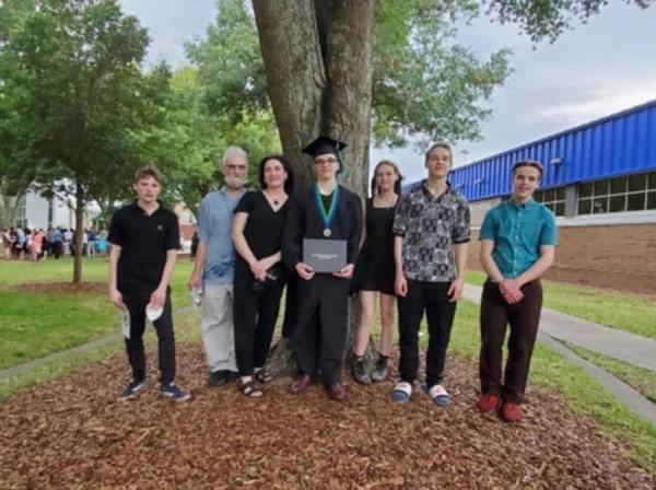 Hôn nhân viên mãn của cặp đôi vợ 45 tuổi chồng 71 tuổi-5