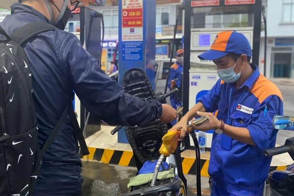 Giá xăng có cơ hội giảm về 21.000 đồng/lít-1