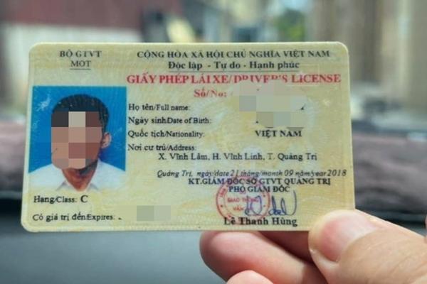 Tài xế lỡ khoe lấy GPLX vi phạm sớm, công an phải viết kiểm điểm-1