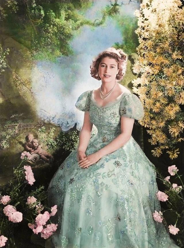 Bức ảnh nữ hoàng gây sốt khi diện đầm công chúa.