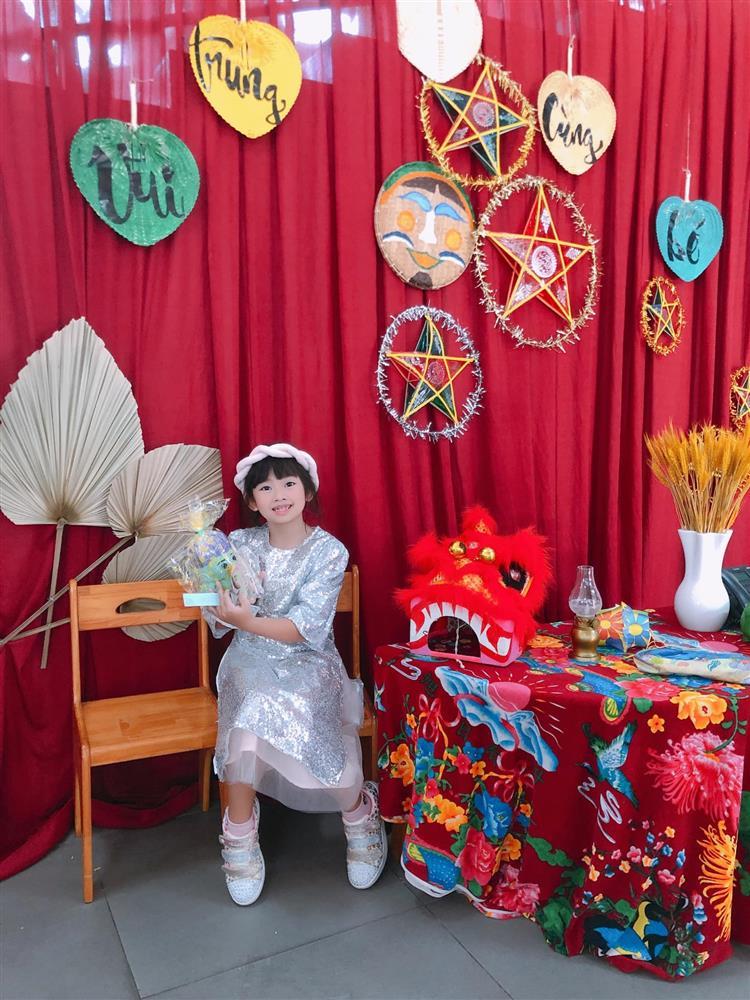 Con gái Mai Phương phổng phao, xinh xắn đi chơi Trung thu-2