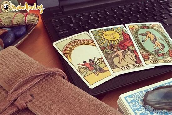 Bói bài Tarot hàng ngày - thứ Năm 15/9/2022: Níu giữ được gì?