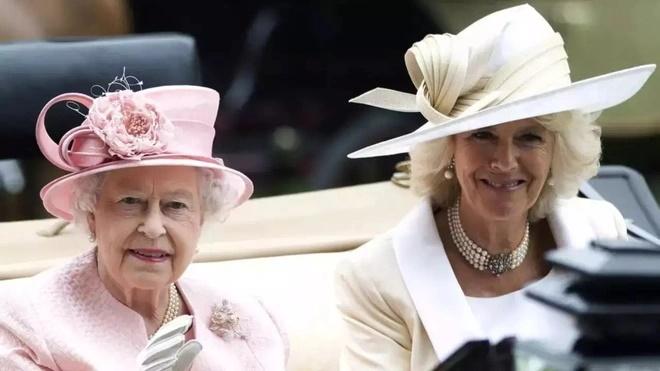 Chân dung tân Hoàng hậu Camilla của Vương quốc Anh-8