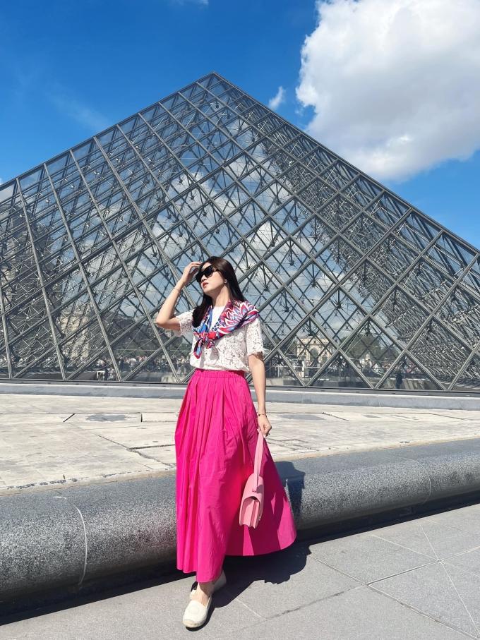 Thiều Bảo Trang style giấu quần - Thúy Nga như gái 20-6