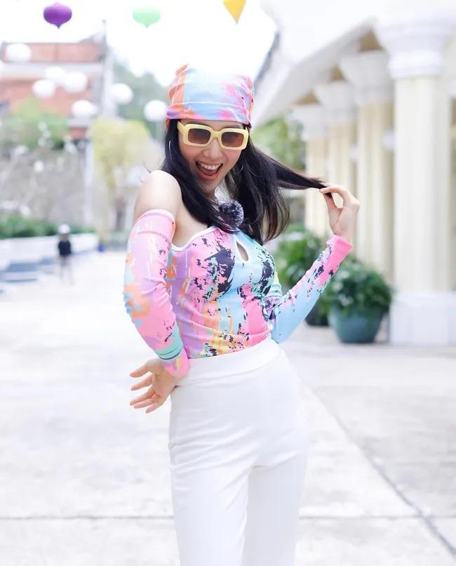 Thúy Ngân lép vế Tiểu Vy vì đồ dìm hàng cộng thêm vài cân-7