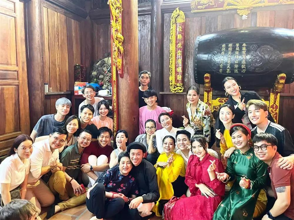 Hoài Linh hát nhạc remix, nhảy cực sung ngày giỗ Tổ-4