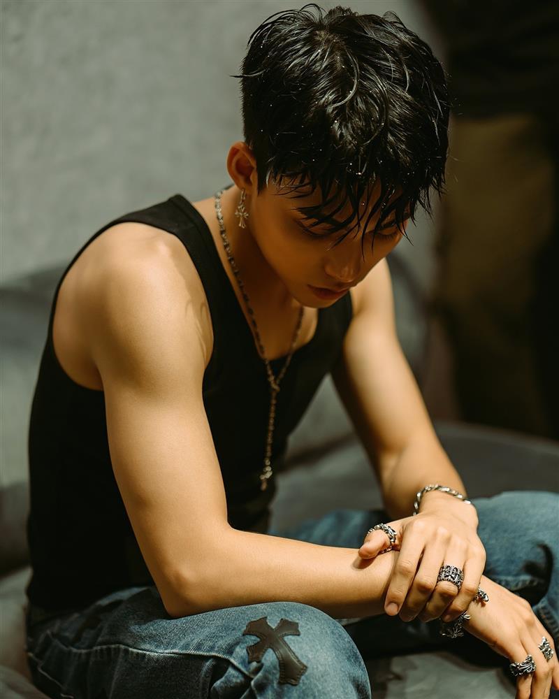 Visual MONO có hơn được anh trai Sơn Tùng?-2