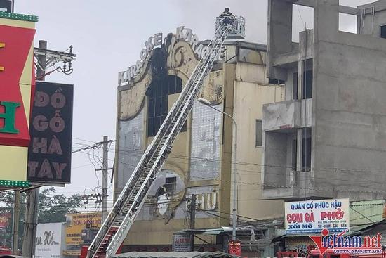 Cháy quán karaoke 32 người chết, trích xuất camera thấy lửa bùng ra từ tầng 2