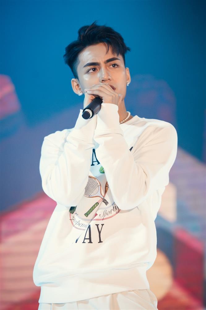 Visual MONO có hơn được anh trai Sơn Tùng?-7