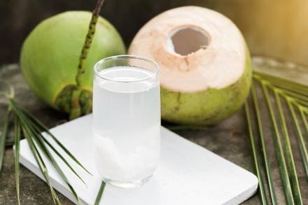 4 lợi ích cho da khi uống nước dừa thường xuyên