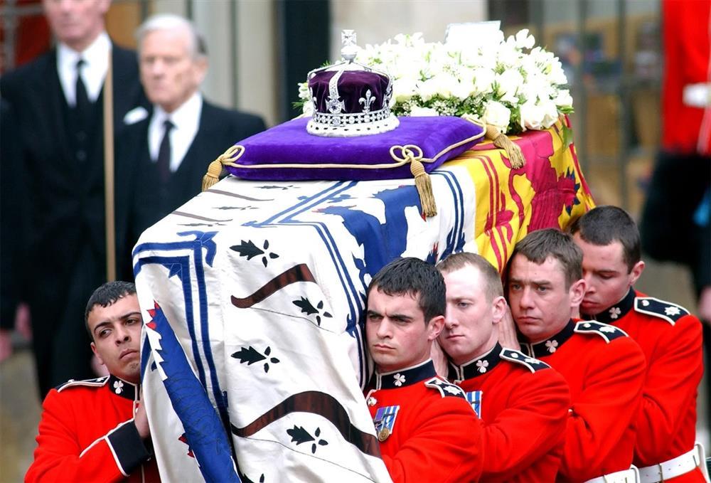 Hoàng hậu Camilla sẽ kế thừa vương miện kim cương Kohinoor-1