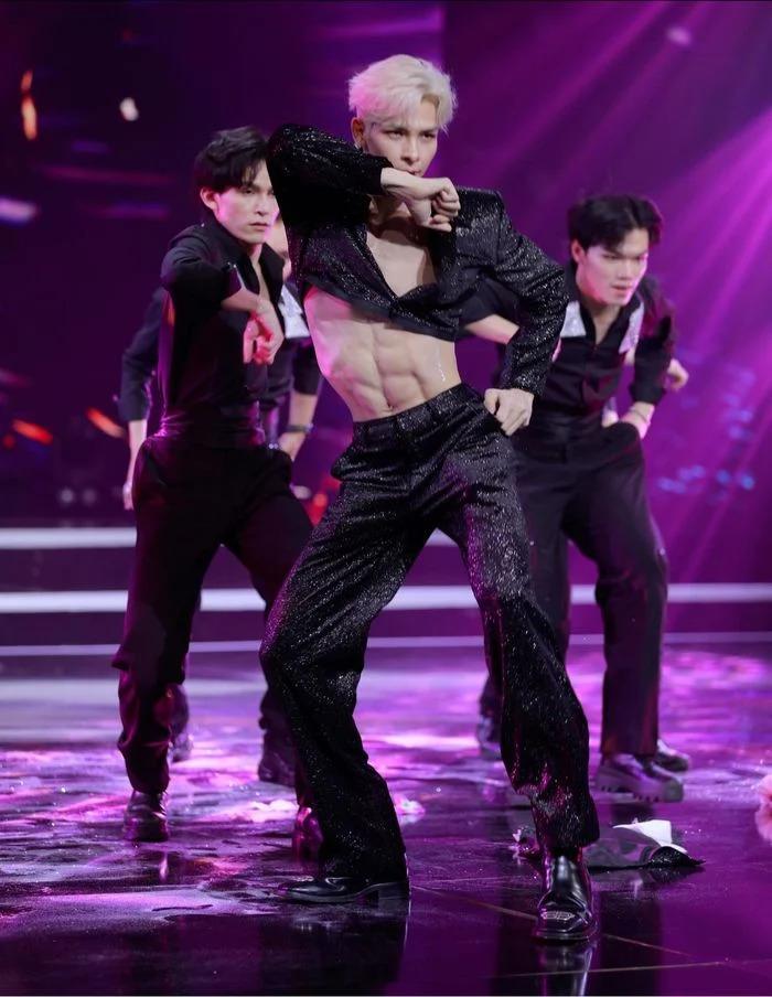 Sao nam Vbiz mê mẩn áo croptop khoe cơ bụng 6 múi-5