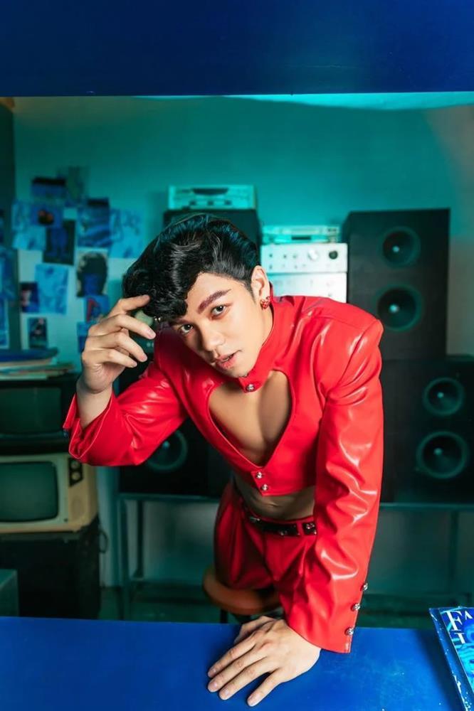 Sao nam Vbiz mê mẩn áo croptop khoe cơ bụng 6 múi-3